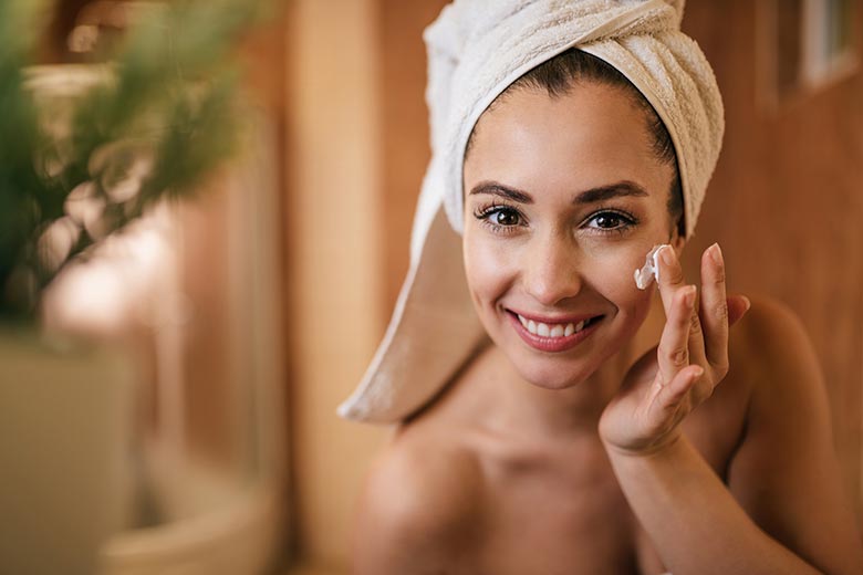 Crème visage et eau thermale : nos conseils pour soigner votre peau