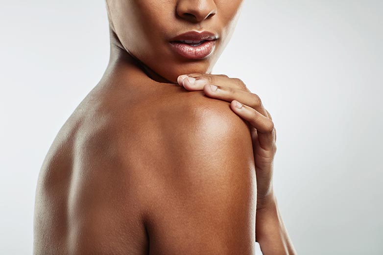 Nos conseils pour atténuer les vergetures sur la peau noire
