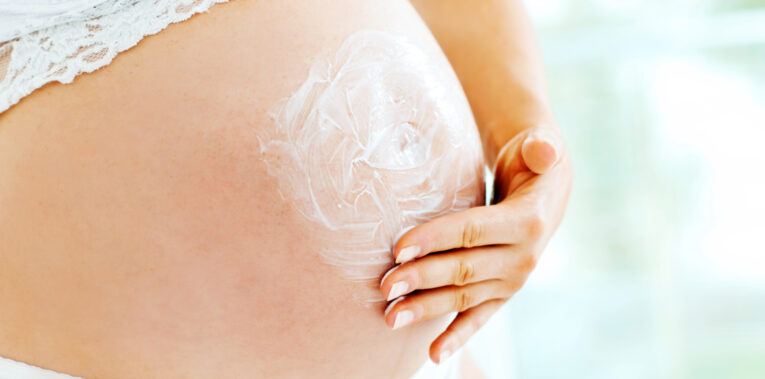 Éviter les vergetures lors de la grossesse
